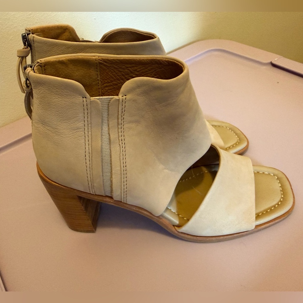 Söfft Shoes stacked heel open-toe